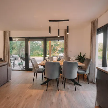 Villa House By The River Sturba *