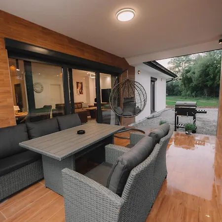 House By The River Sturba Villa