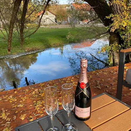 House By The River Sturba ليفنو