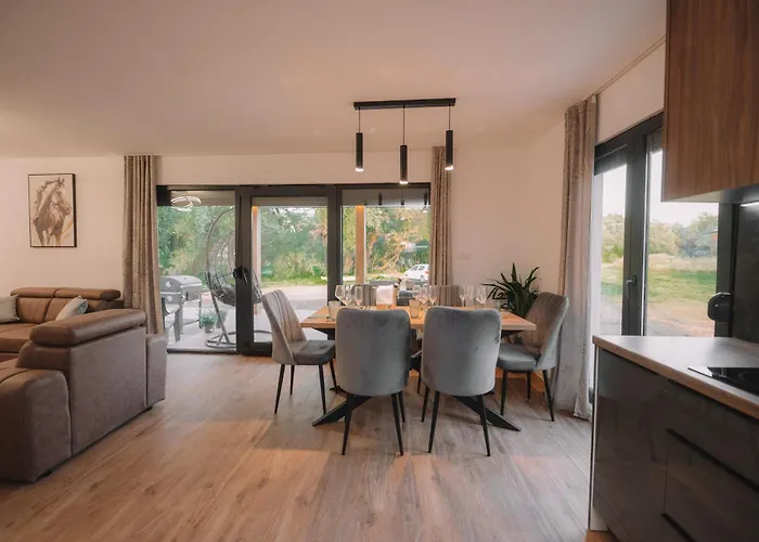 别墅 House By The River Sturba *