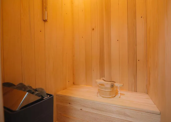 House By The River Sturba 利夫诺