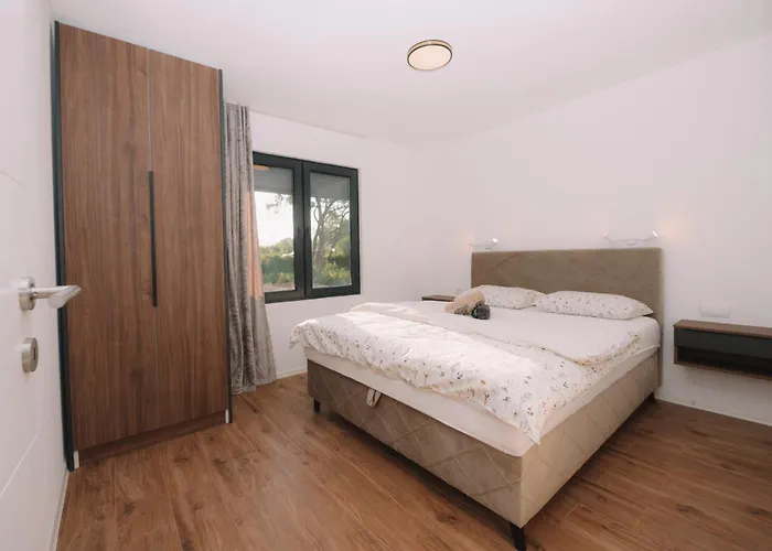 别墅 House By The River Sturba