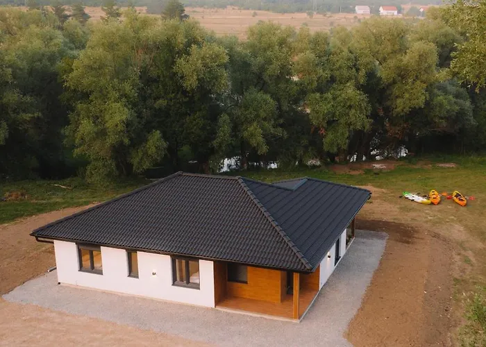 House By The River Sturba 别墅