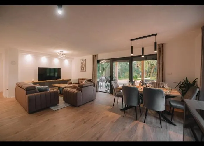 House By The River Sturba 利夫诺